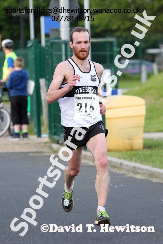 Shaun Brown (Tyne Bridge) in the Clive Cookson 10k. Photo: David T. Hewitson/Sports for All Pics